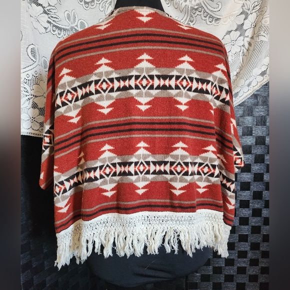 Mauve - Multi-Colored Aztec Short Sleeve Cardigan - (M) - Picture 6 of 7